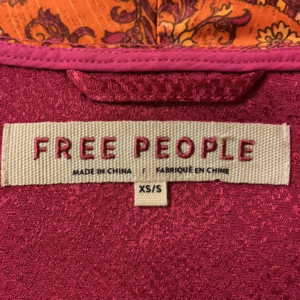 NWOT. “Free People” fuchsia print Kimono - Picture 7 of 7